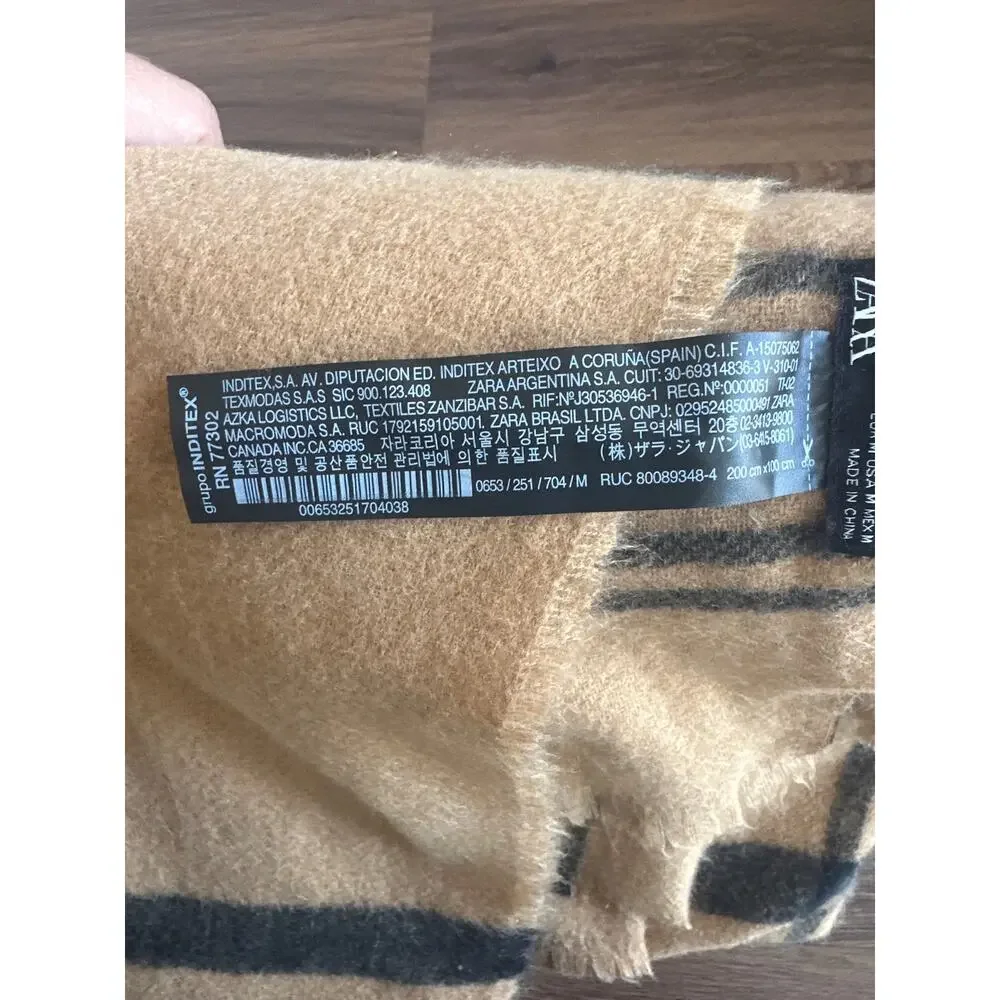 💥Zara Plaid Blanket Scarf USA Medium black and tan - Picture 4 of 9